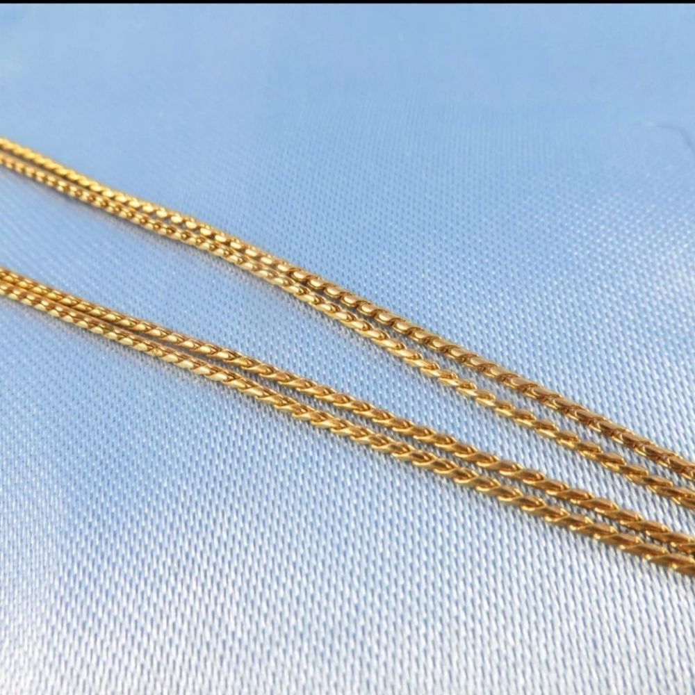 Vintage Signed Crown Trifari Leaf Pendant Necklace Gold-Tone Dainty Leaves - Picture 7 of 10